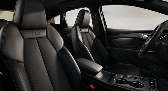 Audi Q4 e-tron 5 of 6