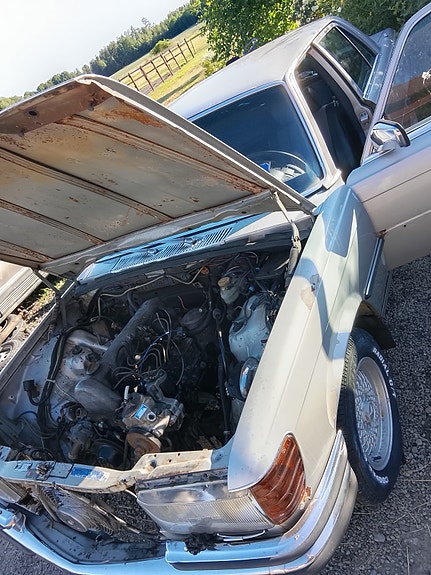 Mercedes-Benz 280 SE 2 of 3