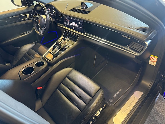 Porsche Panamera 4 10 of 26
