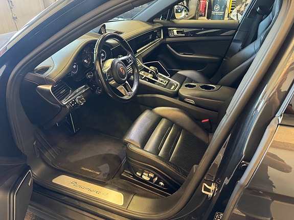 Porsche Panamera 4 14 of 26