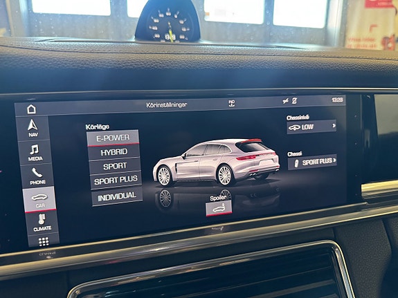 Porsche Panamera 4 18 of 26