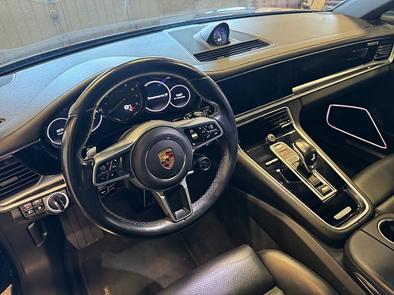 Porsche Panamera 4 16 of 26