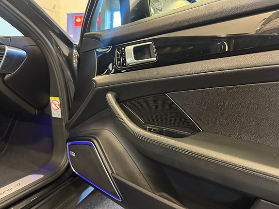 Porsche Panamera 4 12 of 26
