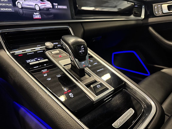 Porsche Panamera 4 17 of 26