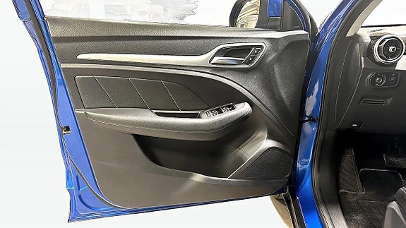 MG ZS EV 8 of 12