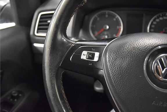 Volkswagen Amarok 10 of 21