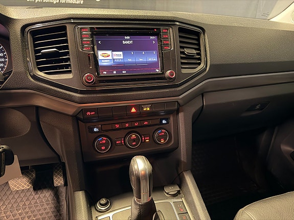 Volkswagen Amarok 11 of 12