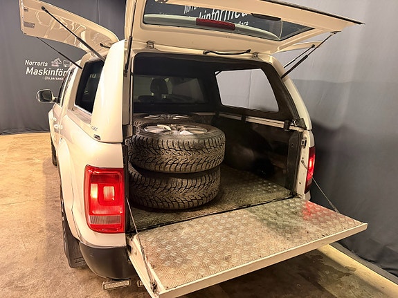 Volkswagen Amarok 6 of 12
