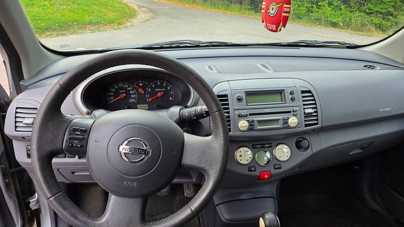 Nissan Micra 5 of 8