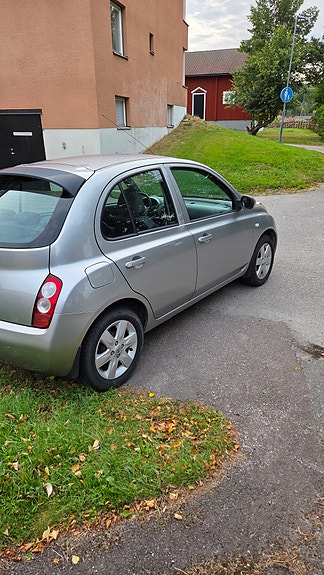 Nissan Micra 4 of 8
