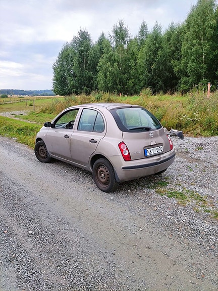 Nissan Micra 4 of 6