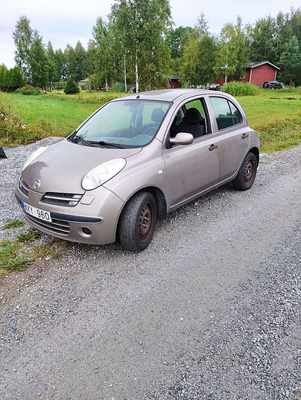 Nissan Micra 3 of 6