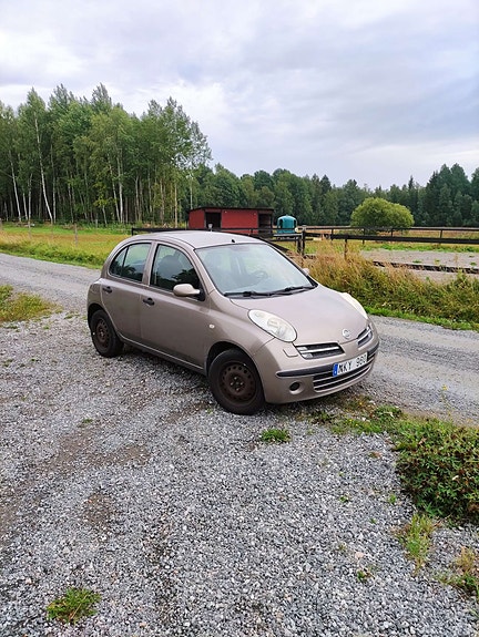 Nissan Micra 5 of 6