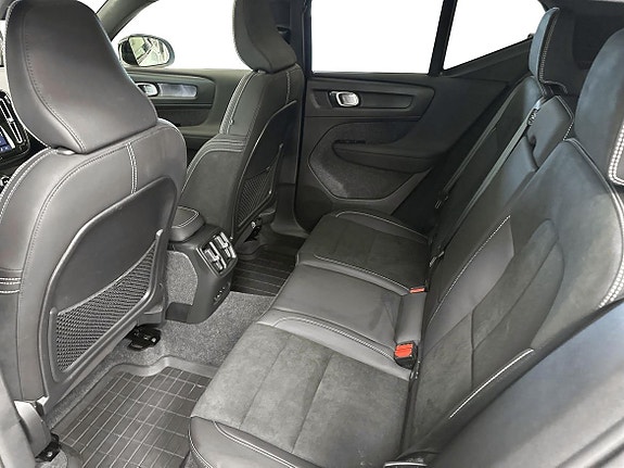 Volvo XC40 7 of 10