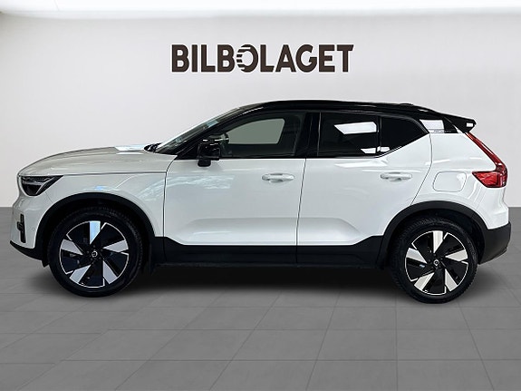 Volvo XC40 2 of 10