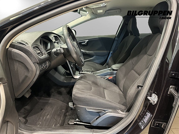 Volvo V40 8 of 15