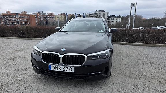 BMW 530e 2 of 9