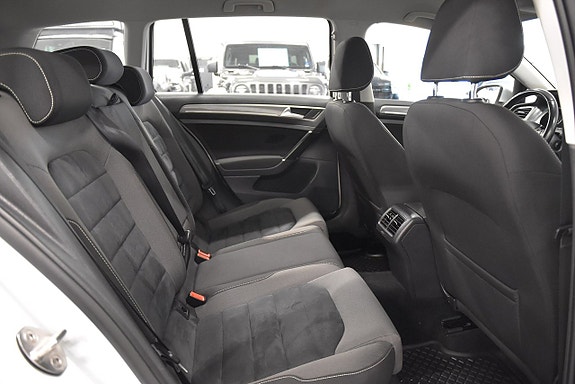 Volkswagen Golf Alltrack 13 of 18