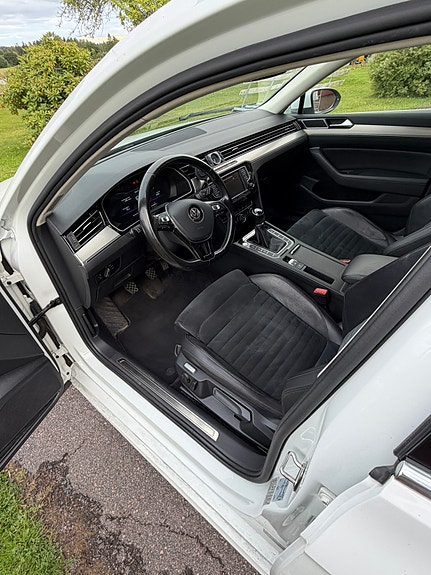 Volkswagen Passat 24 of 25