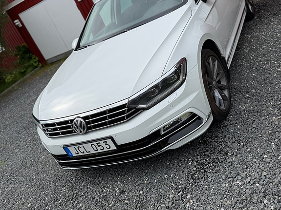 Volkswagen Passat 7 of 25