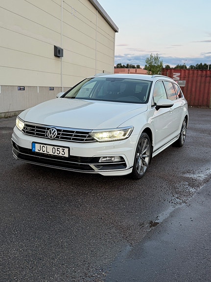 Volkswagen Passat 4 of 25