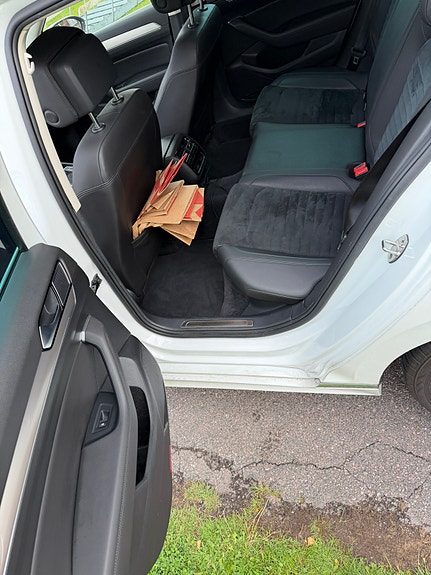 Volkswagen Passat 19 of 25