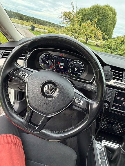 Volkswagen Passat 23 of 25
