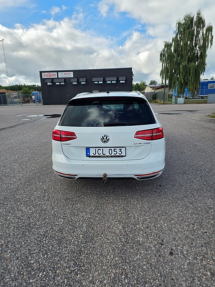 Volkswagen Passat 30 of 30