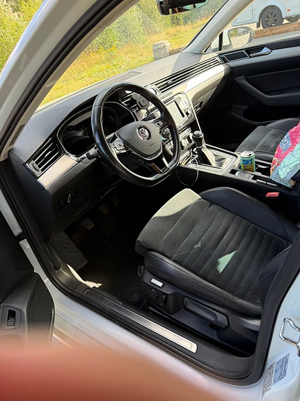 Volkswagen Passat 10 of 25