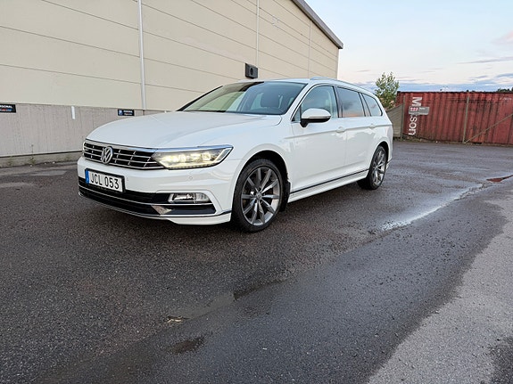 Volkswagen Passat 3 of 25