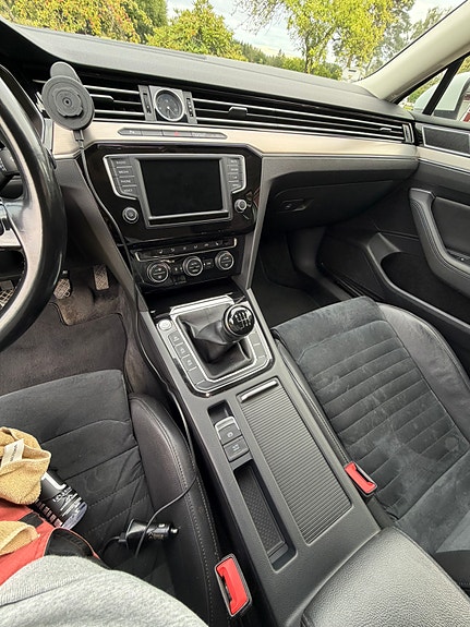 Volkswagen Passat 21 of 25