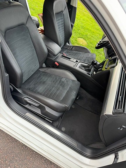 Volkswagen Passat 18 of 25