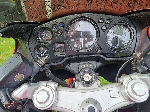 Honda CBR1100XX 4 of 8