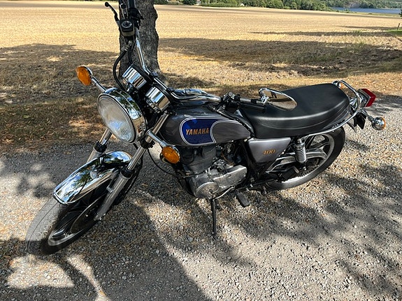 Yamaha Sr400 2 of 6