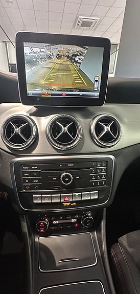 Mercedes-Benz CLA200 13 of 16