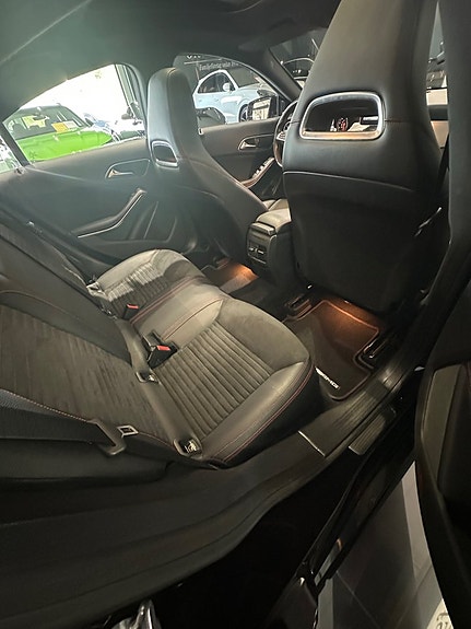 Mercedes-Benz CLA200 11 of 16
