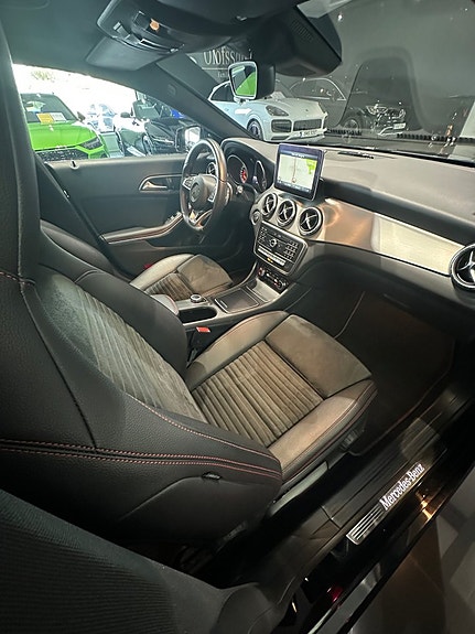 Mercedes-Benz CLA200 12 of 16