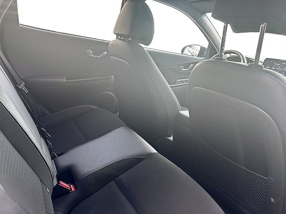 Hyundai Kona 14 of 17