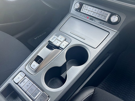Hyundai Kona 12 of 17