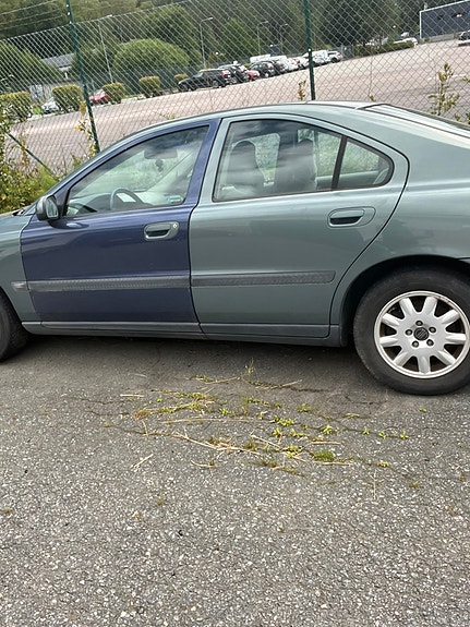 Volvo S60 2 of 6