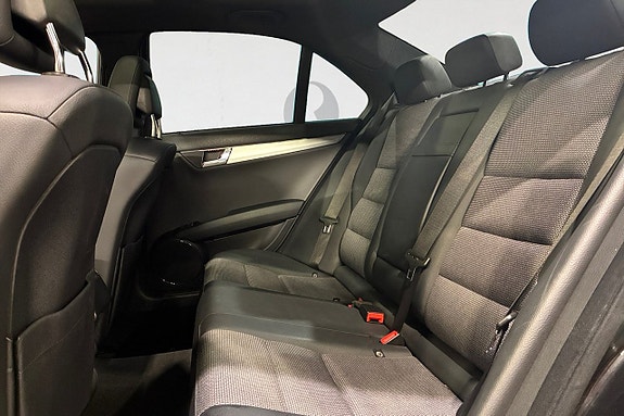 Mercedes-Benz C180 14 of 17