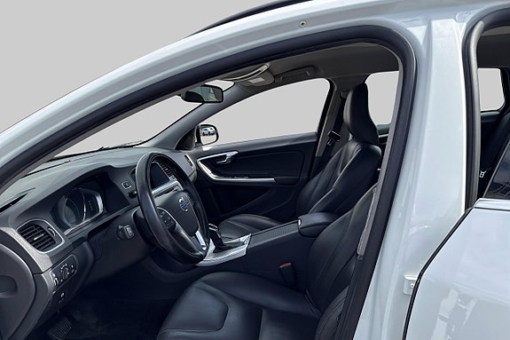Volvo V60 8 of 12