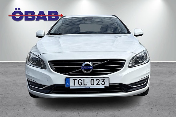 Volvo V60 2 of 12