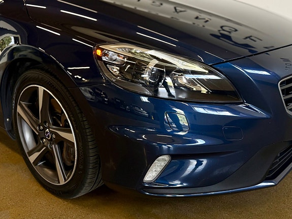 Volvo V40 8 of 22