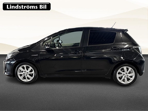 Toyota Yaris 4 of 17