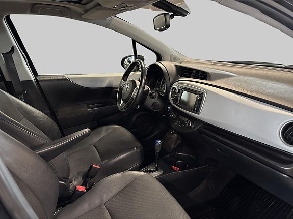 Toyota Yaris 7 of 17