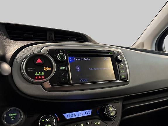 Toyota Yaris 13 of 17