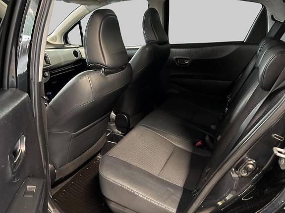 Toyota Yaris 8 of 17