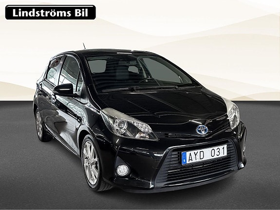 Toyota Yaris 2 of 17