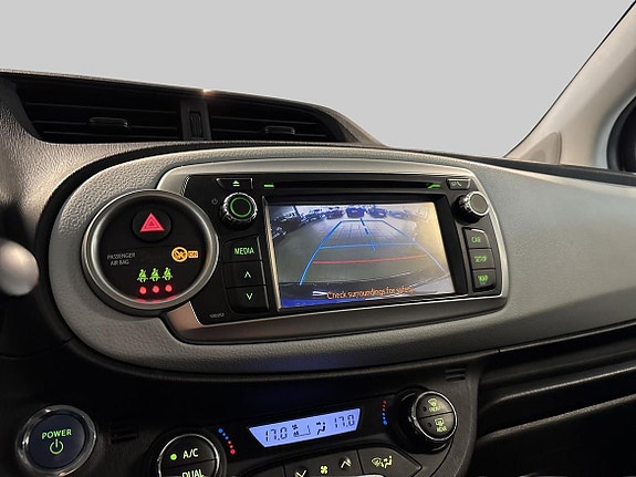 Toyota Yaris 14 of 17